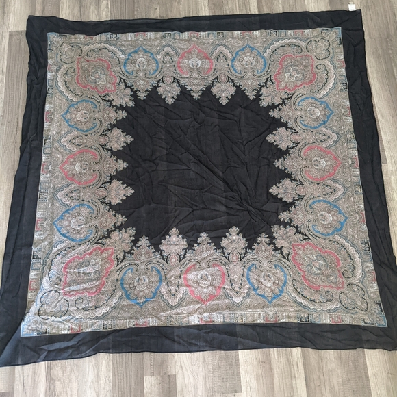 Gianfranco Ferre Large shawl wrap - Picture 1 of 5